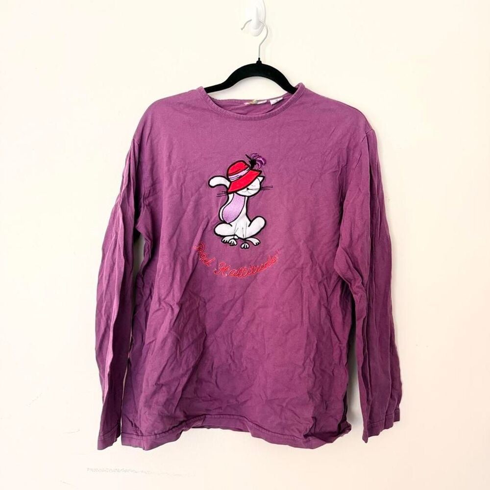 VINTAGE "Red Hattitude" purple embroidered cat graphic long sleeve tee, M